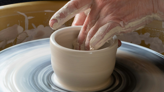 El valor de lo hecho a mano: tazas de cerámica artesanal para tus momentos de chai